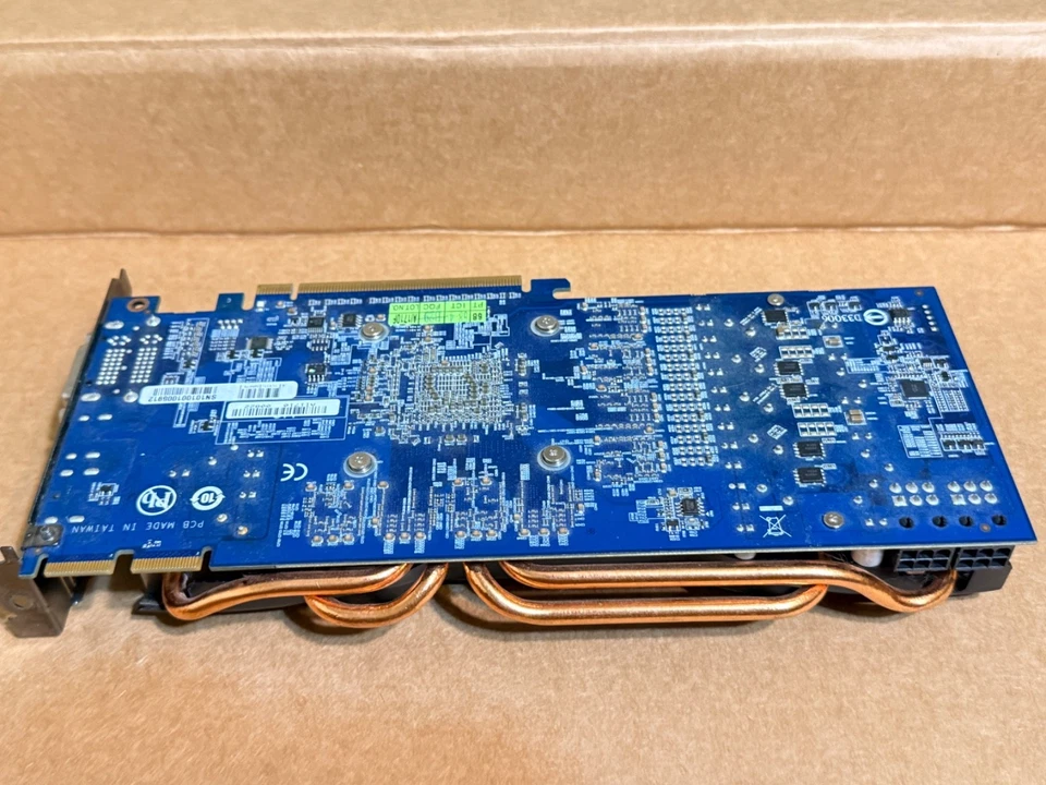 GIGABYTE ATI Radeon HD 5870 - Image 4 of 4