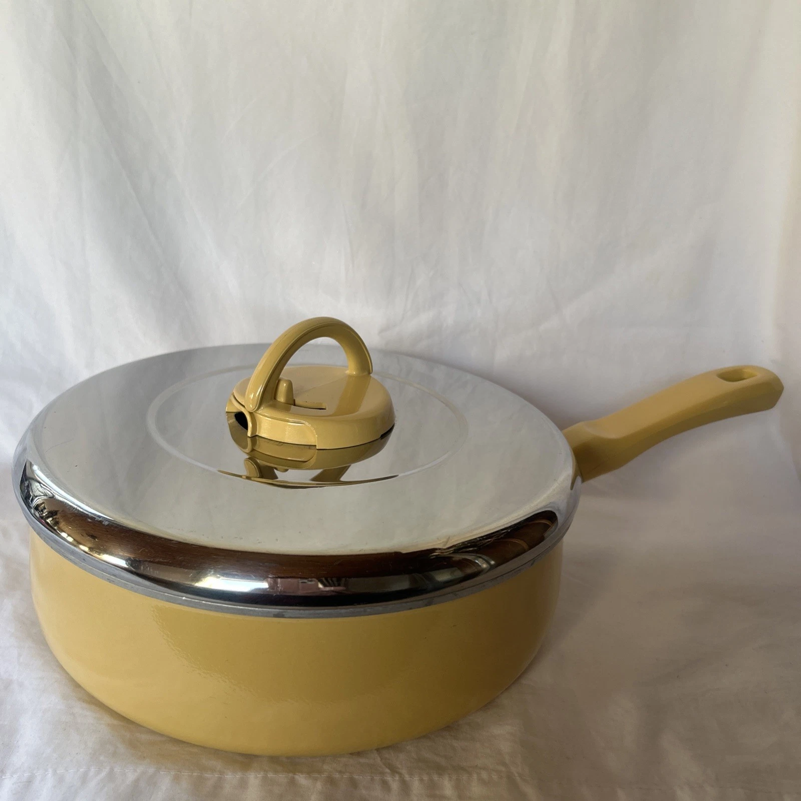 VTG Retro TEFAL Optimal Non Stick 25cm Deep Frying Pan With Vented Lid, France
Opens in a new window