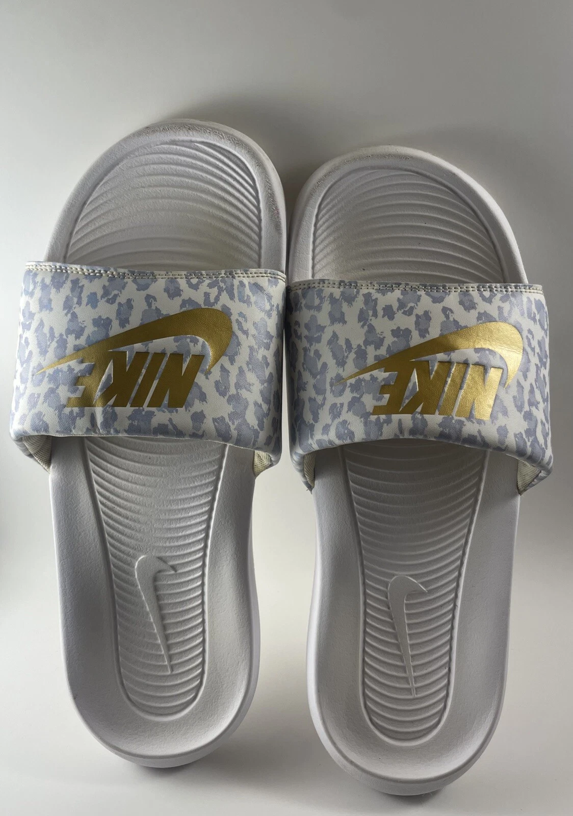 Sandali NIKE Victori One Slide stampa bianco oro grigio taglia 10W indossati solo due volte