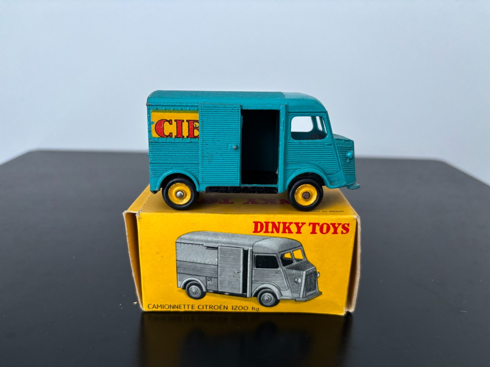 Dinky 25CG, Citroen 1200KG (Cibie) - Free Price Guide & Review