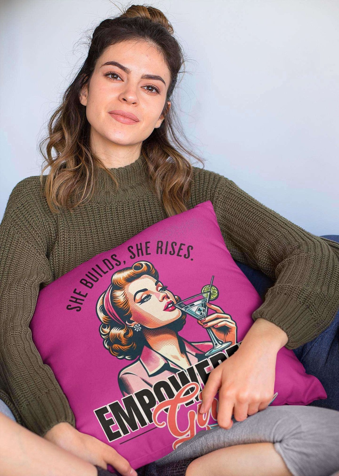 Coussin peinture féminisme girl power : ravivez une déco de chambre fade avec ce carré vintage