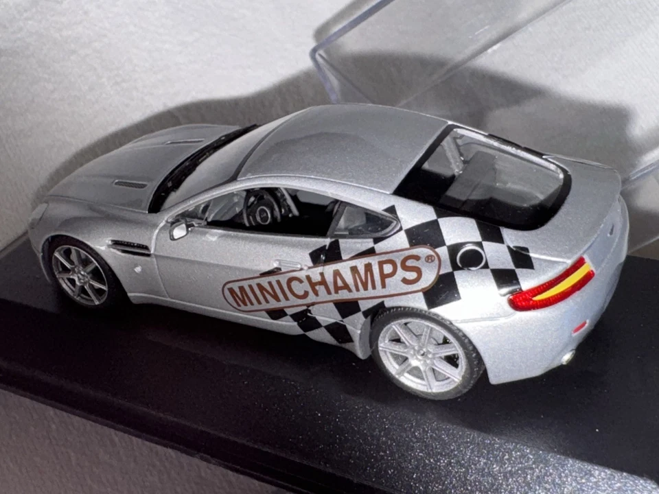 *RARE DEALER VIP GIFT*  Aston Martin V8 Vantage SILVER Minichamps 1/43 FREE SHIP - Image 4 of 4