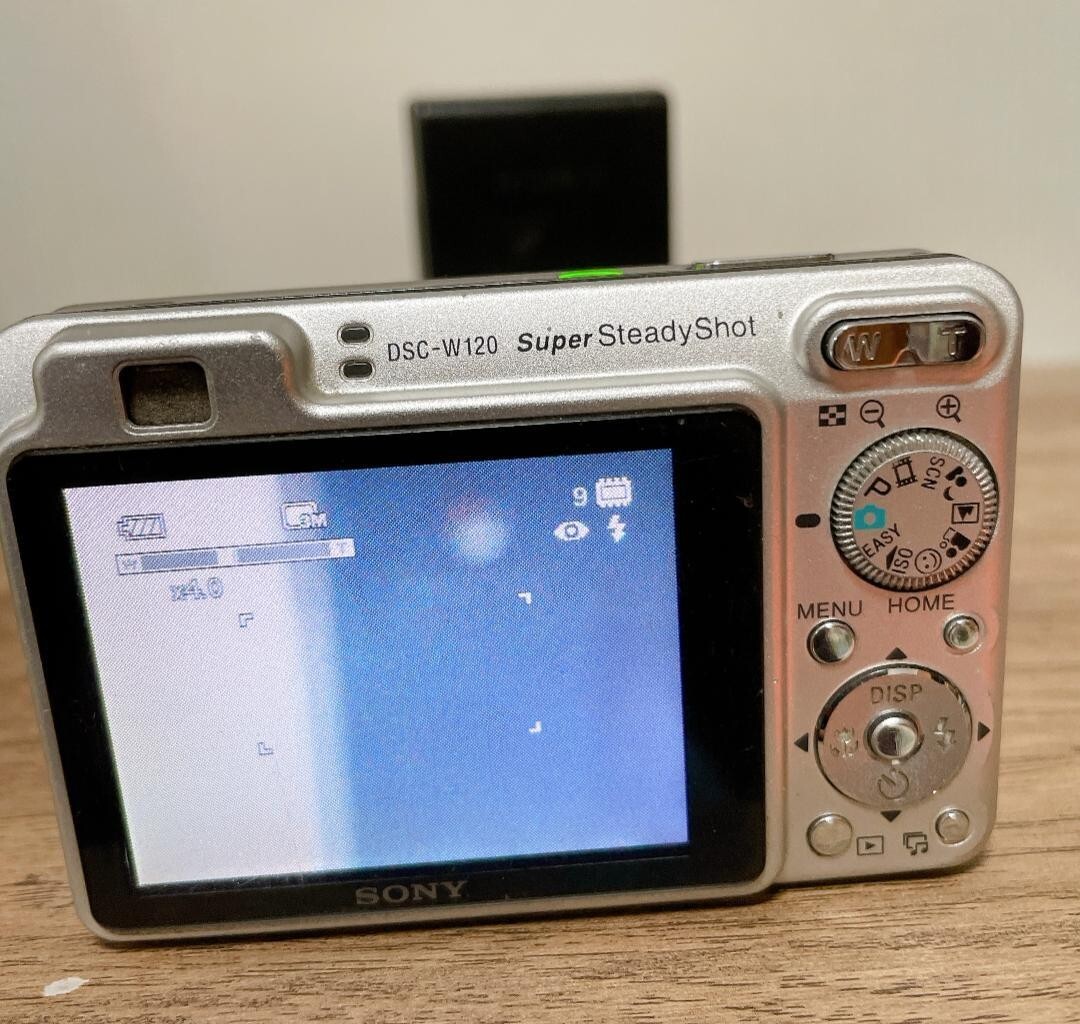 153 SONY Cyber-shot DSC-W120　シルバー Sony Cyber-shot DSC-W120 7.2MP Digital Camera - Silver for