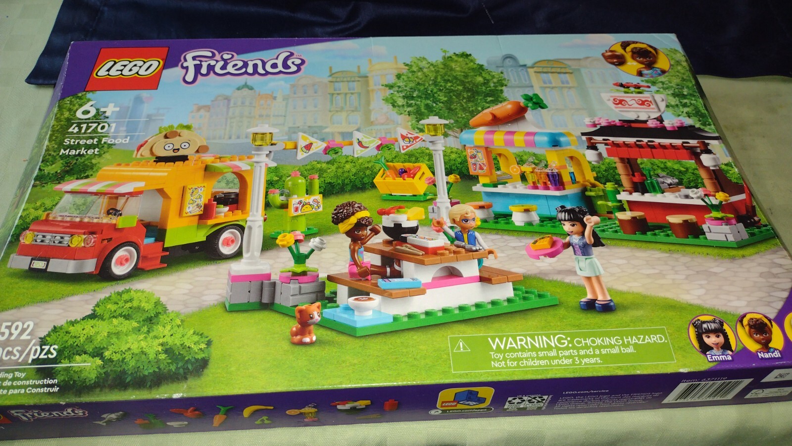 LEGO 41701 Friends Street Food Market Emma Nandi and Sebastian SOLD OUT ON LEGO