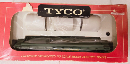 TYCO HO Scale Western Maryland Skid Flat Car with Culvert Pipe Load HO 2475