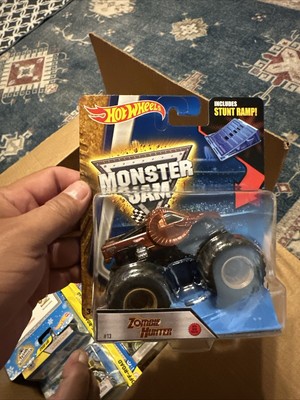 2015 Hot Wheels Monster Jam Zombie Hunter #13 includes stunt ramp!