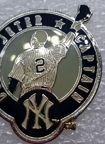 New York Yankees Derek Jeter Captain Pin - Picture 13 of 17