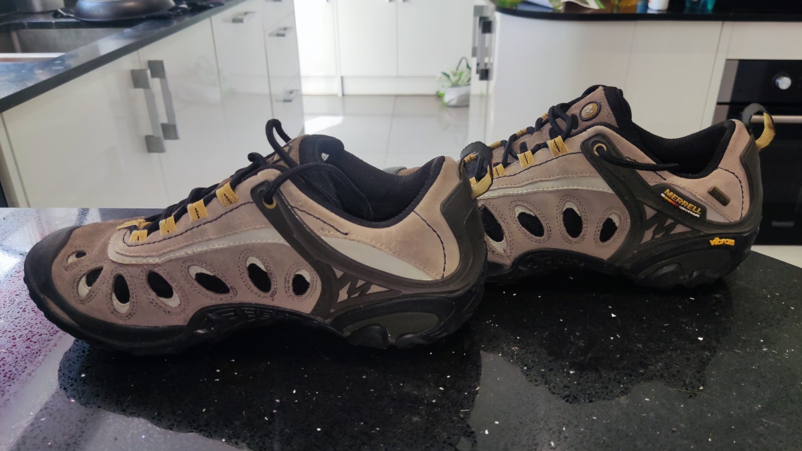Scarpe da passeggio Merrell Chameleon 3 ventilator GTX da uomo Gore Tex Vibram taglia UK 7