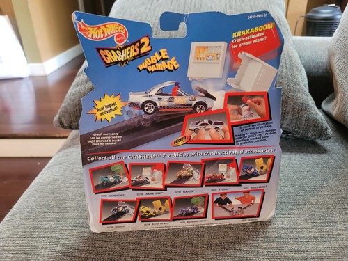 Hot Wheels Crashers 2 Double Damage Crash & Smash 1/64 Diecast 24718 - Picture 7 of 7