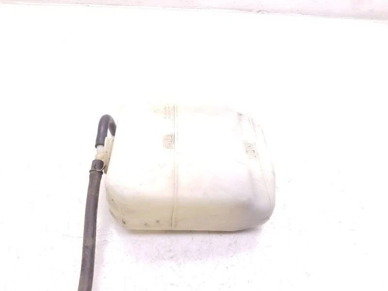 Toyota Celica Supra 1984 depósito de refrigerante del motor Foto 3 de 4