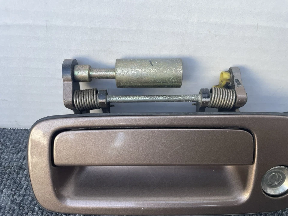 1998-2000 Lexus LS400 Front Left Driver Side Exterior Door Handle Color Code 4P1 - Image 3 of 4