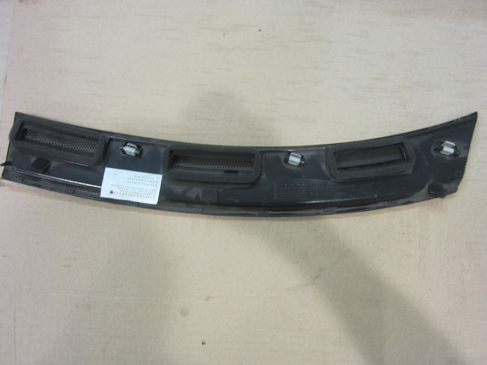 Ferrari California - RH Dashboard Defroster Grille - P/N 80801800