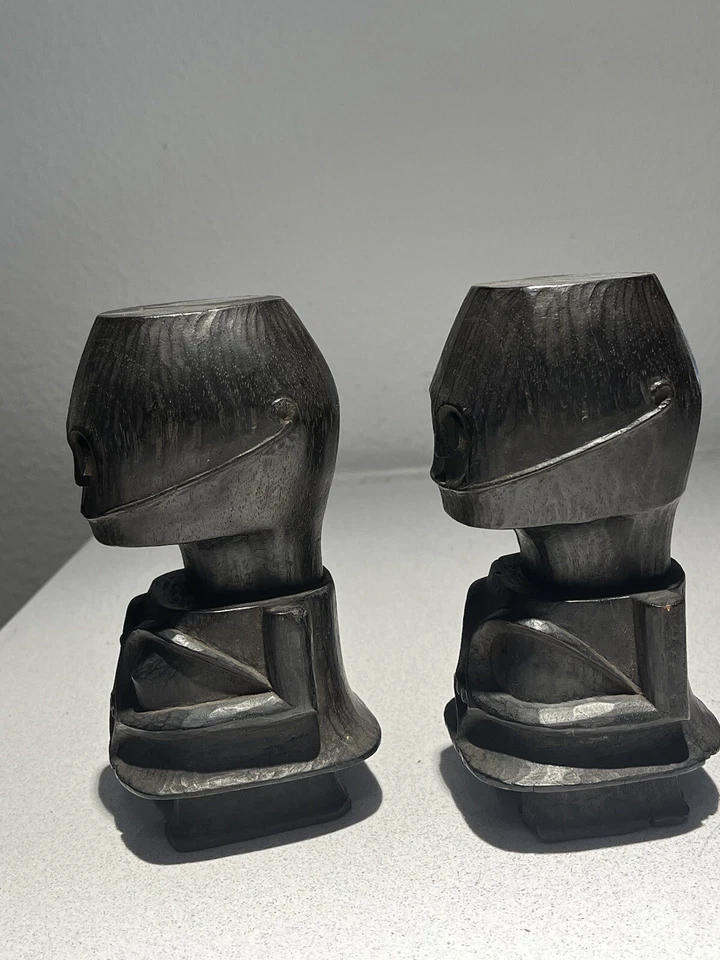 Figuras antiguas de madera de antepasados Dayak, Borneo Foto 4 de 4