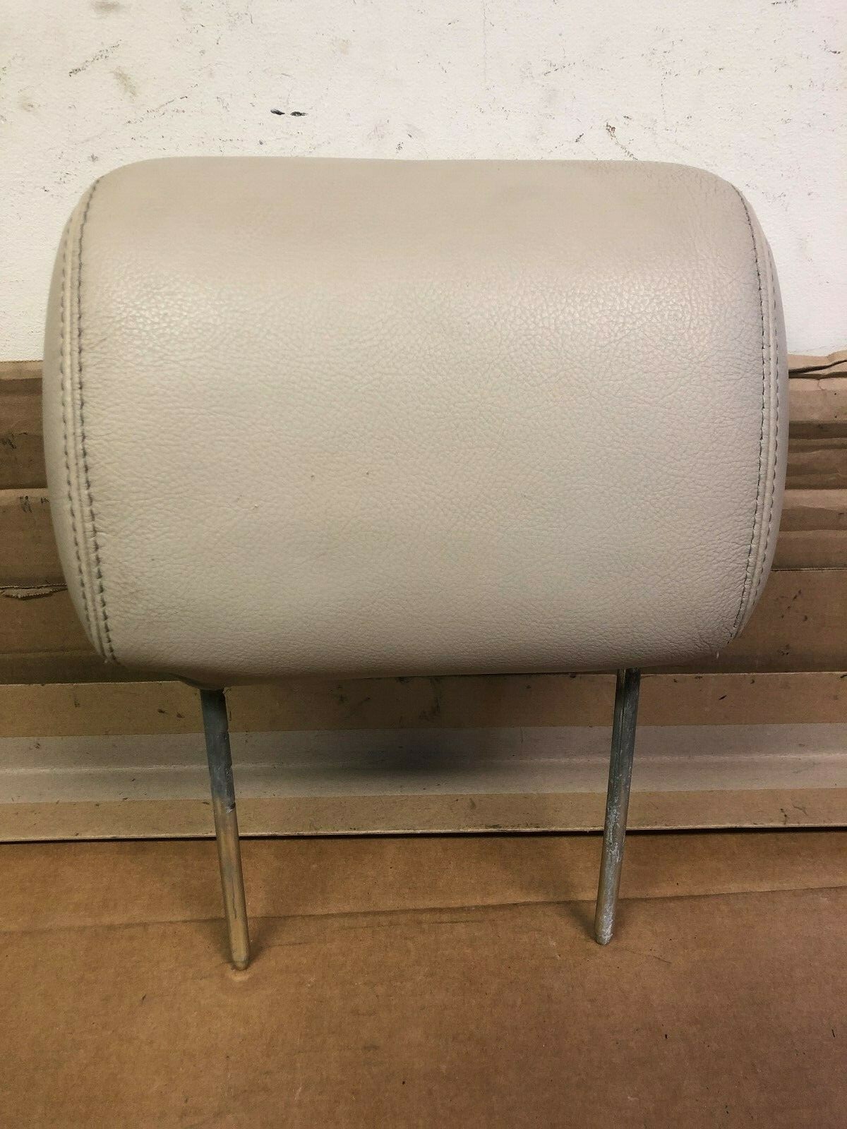 04 LINCOLN NAVIGATOR FRONT LEATHER HEADREST. FITS LEFT OR RIGHT eBay