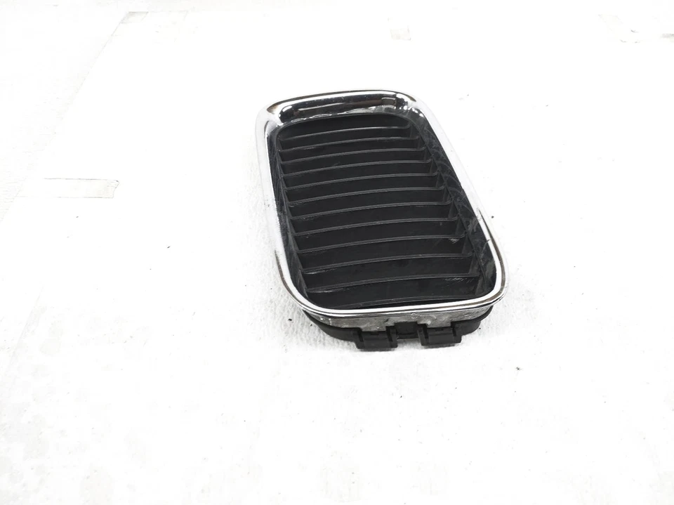 Conjunto de parrilla superior conductor delantero BMW 318TI 1995-1996 51-13-8-122-237 *cromo Foto 2 de 4