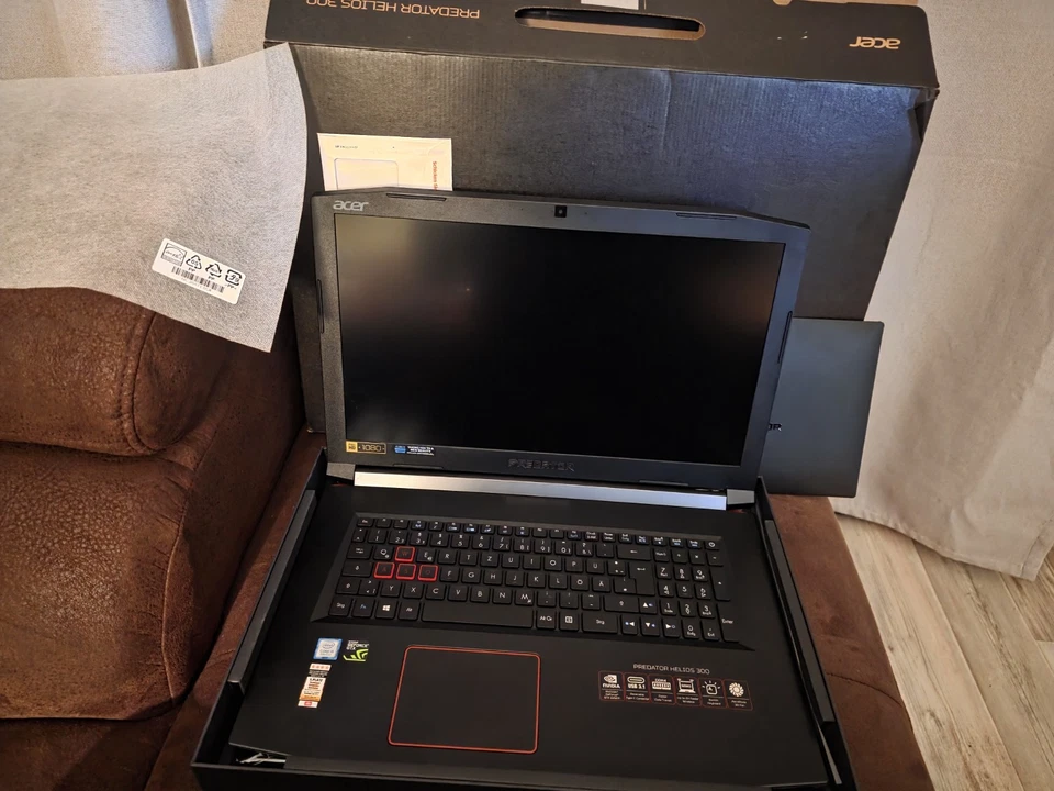 Acer Predator Helios 300 - Bild 2 von 4