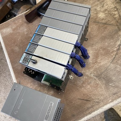 Allen Bradley SLC 5/05 Prozessoreinheit, 7 Slot Rack, 3 Module