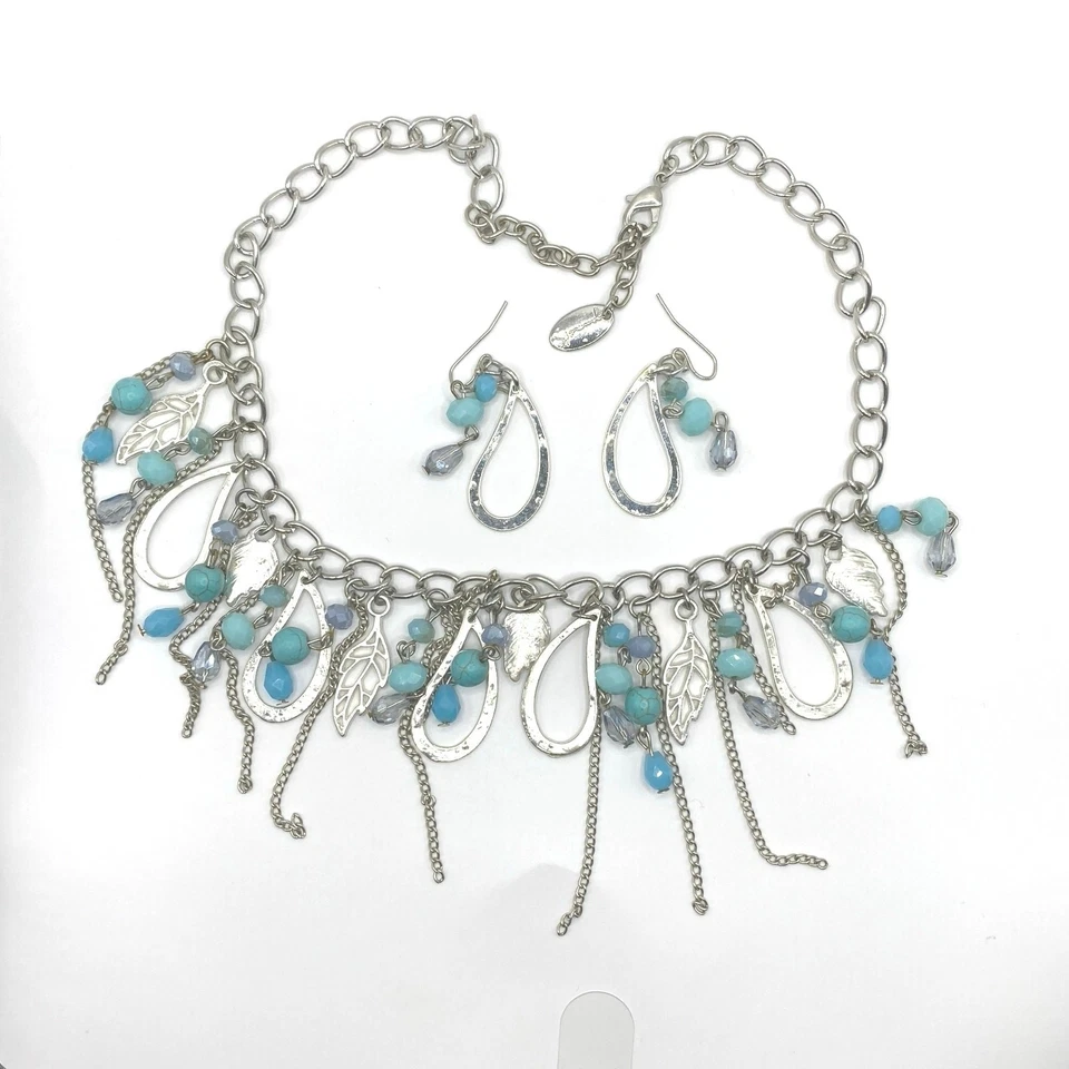 Youmi K. Conjunto de Joyería Collar Pendientes Cuentas Howlita Azul Vidrio Tono Plata Foto 3 de 4