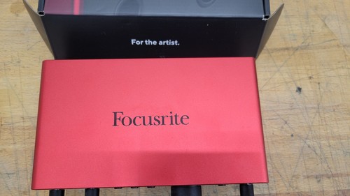 Focusrite Scarlett 2i2 Interfaccia audio di quarta generazione con cavo USB-C - Foto 4 di 12