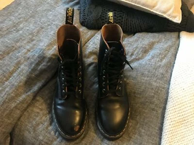 gumtree doc martens