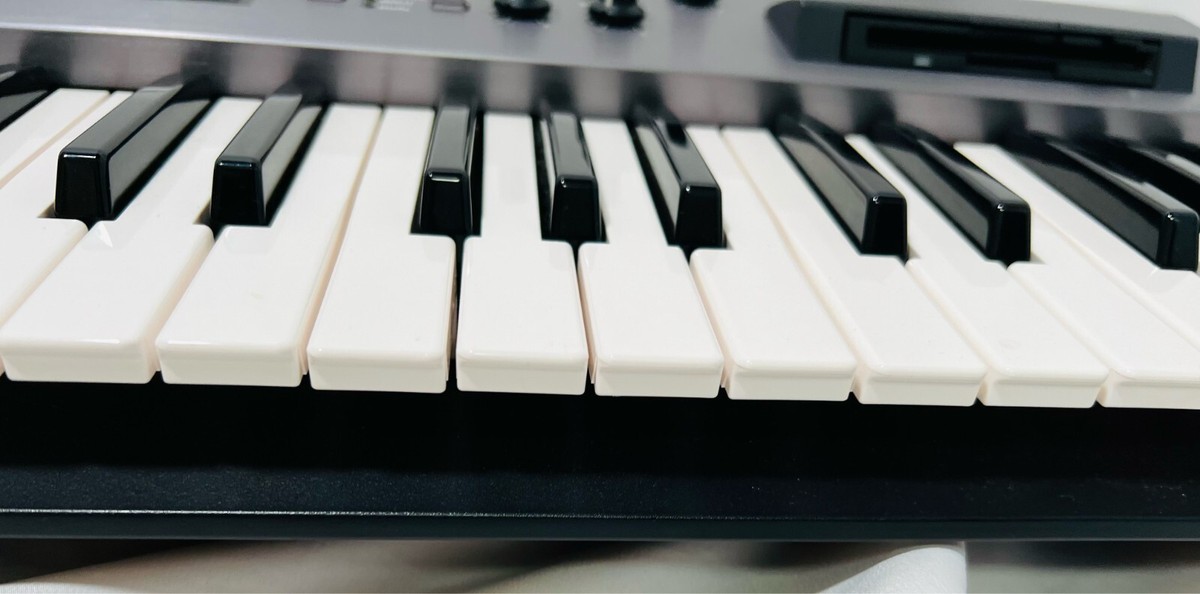 Roland RS-70 61-Key Keyboard Synthesizer used from JAPAN