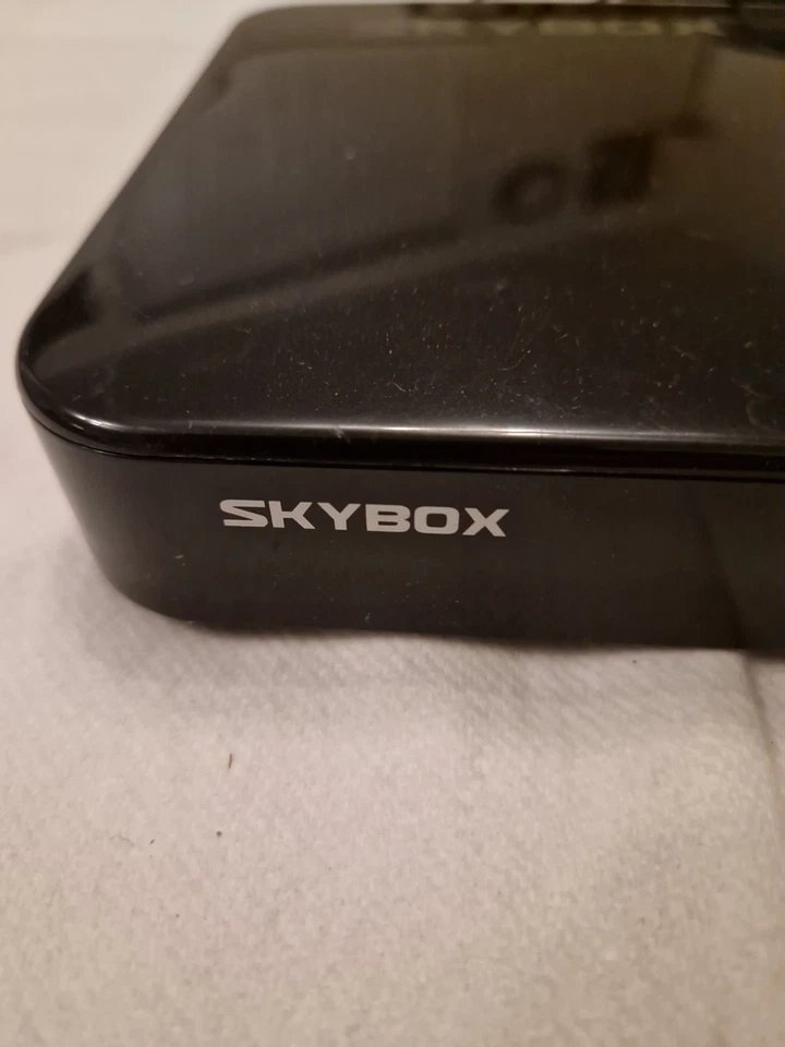 Skybox F5 HD PVR Satellite TV Receiver And Power Cable Only  - Image 3 of 4