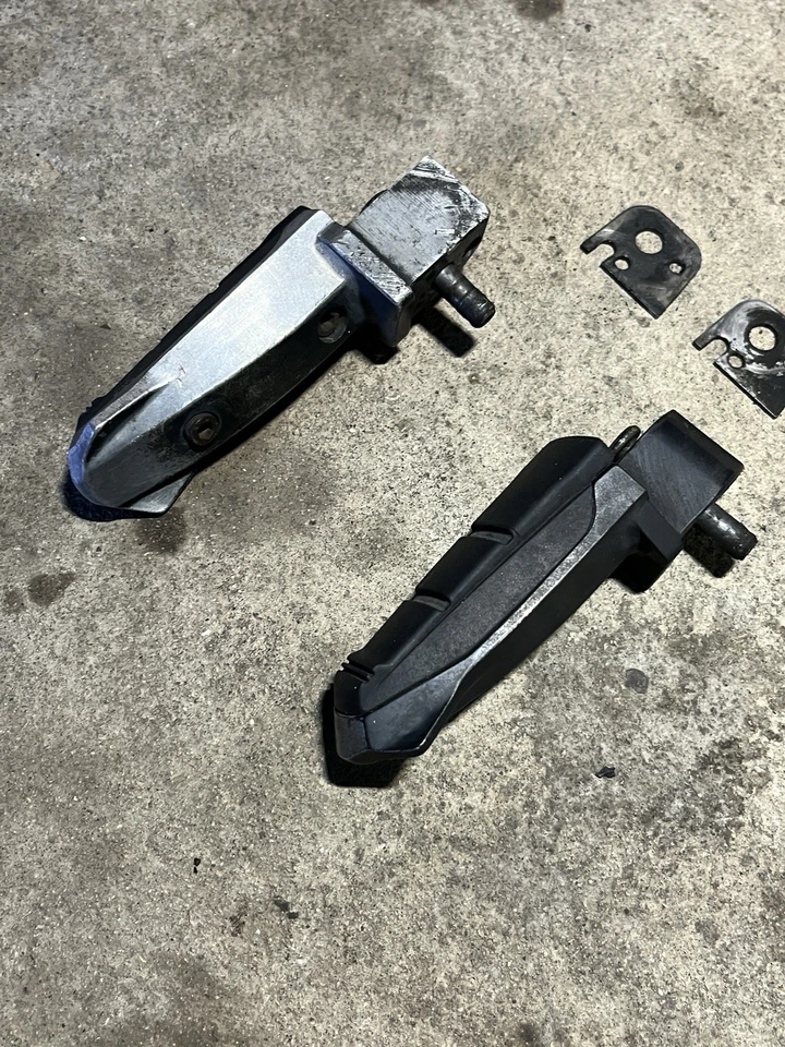 BMW F650CS 2003 01-05 Scarver OEM clavija delantera pedal reposapiés izquierdo derecho Foto 3 de 3
