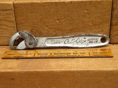 Cleveland Wrench Company ''Auto-Grip'' Adjustable Wrench 6'' 1940s - early 1950s