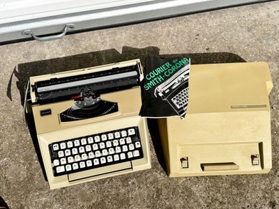 VINTAGE SMITH CORONA COURIER TRAGBARE MANUELLE SCHREIBMASCHINE BEIGE QWERTY TASTATUR
