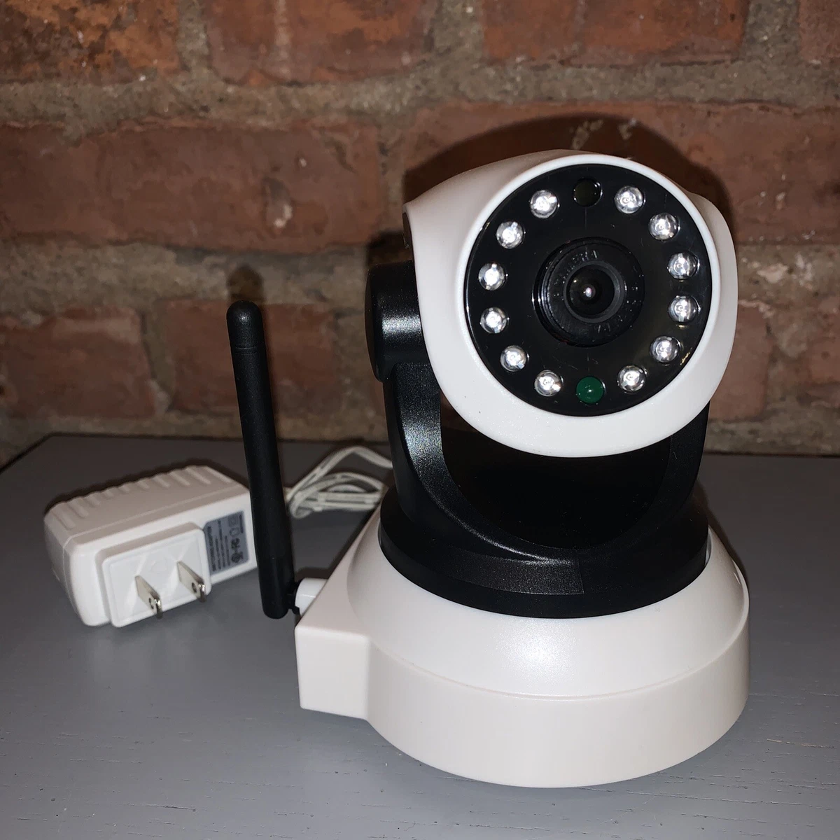 iPM Vipcam HD IP 720P Camera White IPMA192VIPCAM Power Cord USED