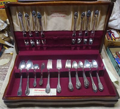 1847 ROGERS - REMEMBRANCE - Silverware Set w ORIGINAL CHEST - SVC
