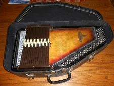 Vintage Rhythm Band ChromaHarp 36 String 15 Chord Sunburst AutoHarp Case