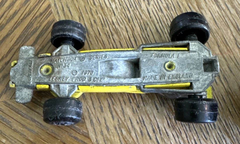 Lote de 4 Carros Inclui Hot Wheels Porsche 917 (P-917) Preto Parede Laranja, Fórmula - Imagem 3 de 4