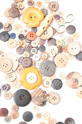Mixed Buttons Vintage Retro Modern Wood Plastic Nearly 2 Pounds Bulk Lot - Picture 9 of 12
