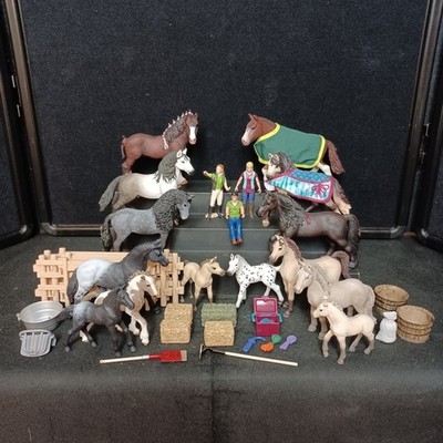 Shleich Lot 14 Horses & Foals + Accessories