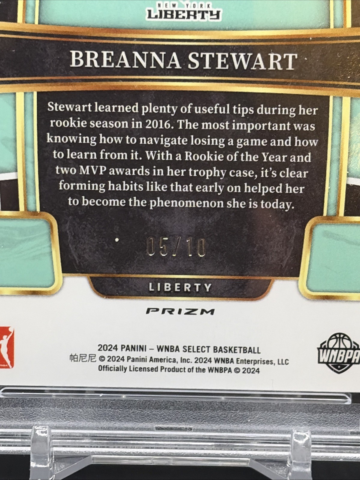 2024 Select WNBA Concourse Level Breanna Stewart Gold Prizm /10 #13 PSA 9 view 4