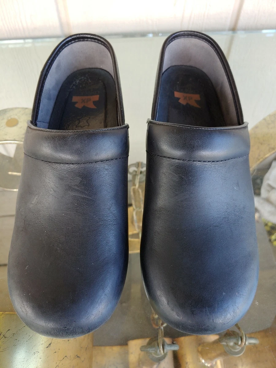 Dansko XP 39 Black Leather Comfort Clogs Used