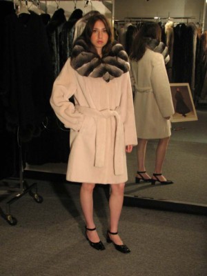 CHICAGO FUR MART SIZE S. BRAND NEW SHEARED BEAVER STROLLER W/CHINCHILLA$15000.00