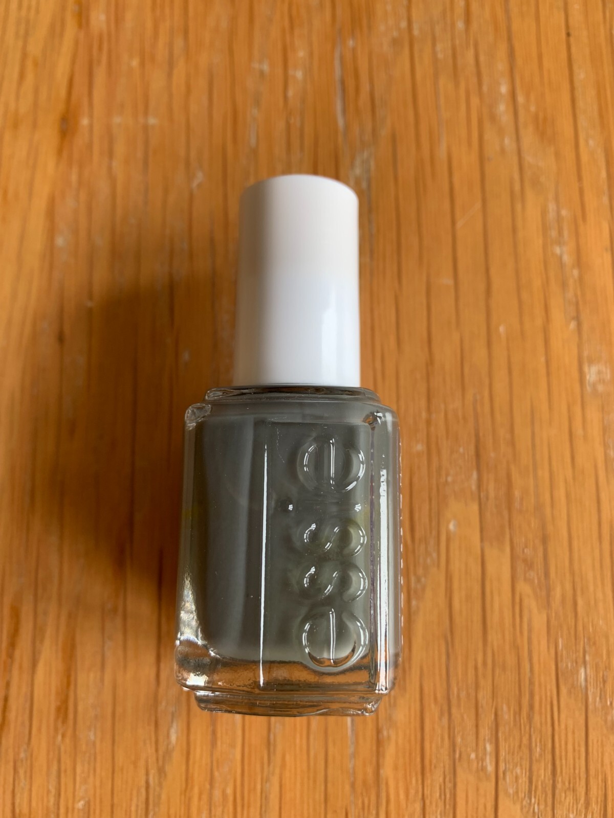 Brand New & Genuine Essie Nail Polish - Shade Power Clutch (763)