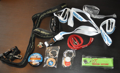 DIVERSE WERBEARTIKEL - 11 Stück - Lanyards, Schlüsselanhänger, Pins + Buttons