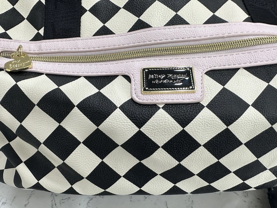 Клетчатая спортивная сумка Betsy Johnson - Изображение 3 из 4