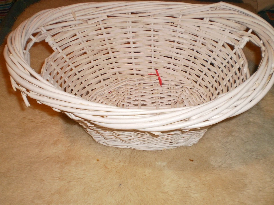 Small Woven Willow Carrying Display Storage Child's Basket WHITE - Image 3 of 4