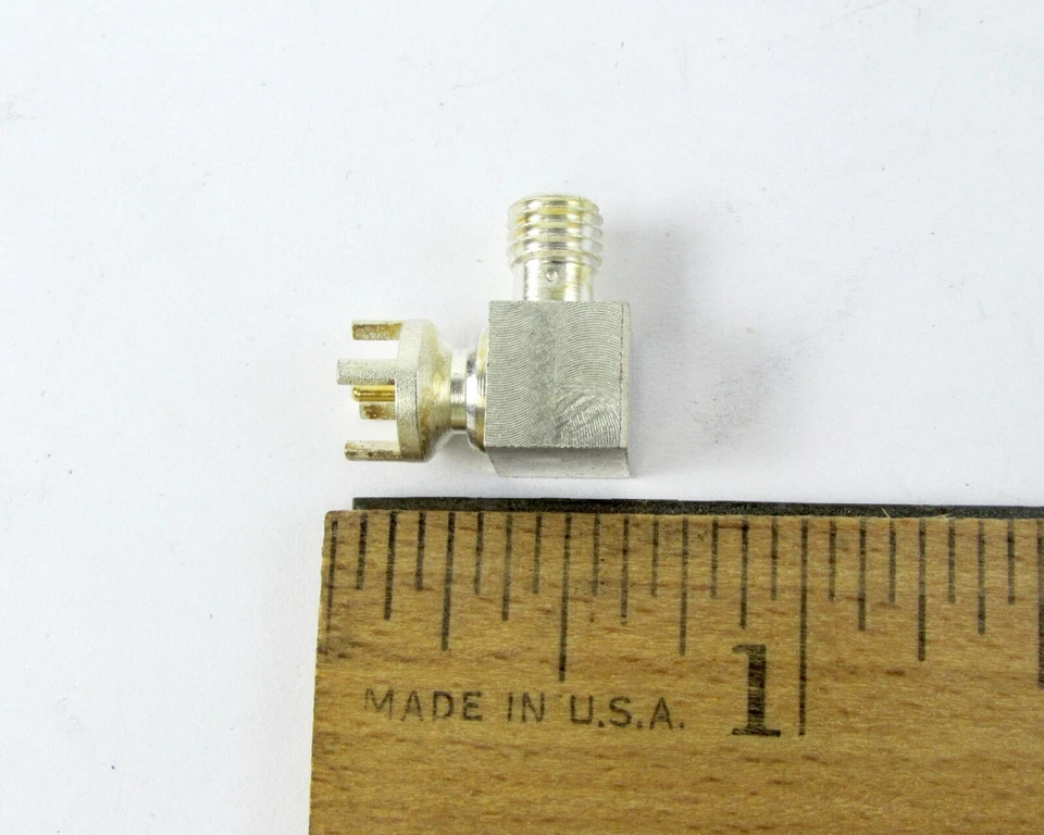 Lot of (400) AMP/ Tyco 330732 Right Angle PC Mount Mini Thread Receptacle - Image 2 of 4