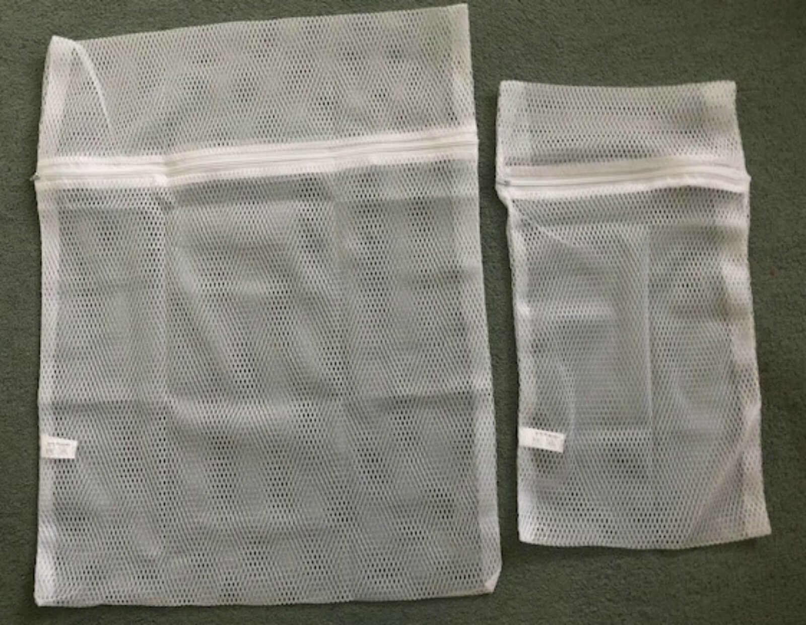 EFG PACK OF 2 REUSABLE MESH WASHING BAGS WITH ZIPS LAUNDRY DELICATES