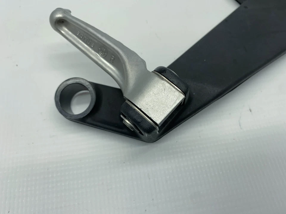 Aprilia RSV1000 Mille reposapiés trasero derecho Rear right footrest (5) 03' Foto 2 de 4