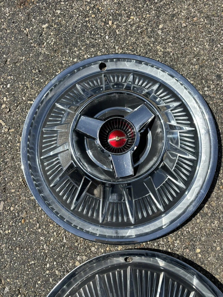 "Juego de 4 tapacubos Ford Thunderbird 1964 muy raros 15"" negro/rojo emblema giratorios bonito" Foto 2 de 4