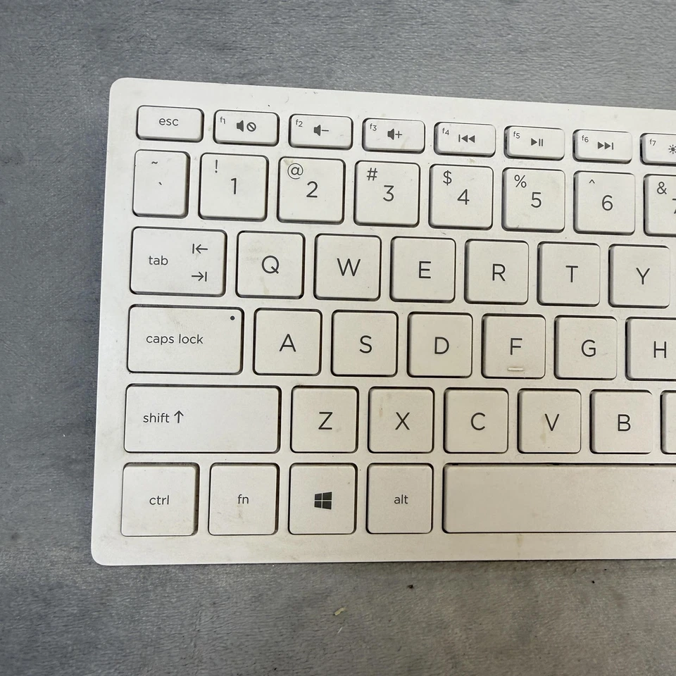 HP Wireless Keyboard White Full-Size Numeric Keypad P/N 928511-001 No Receiver - Image 2 of 4