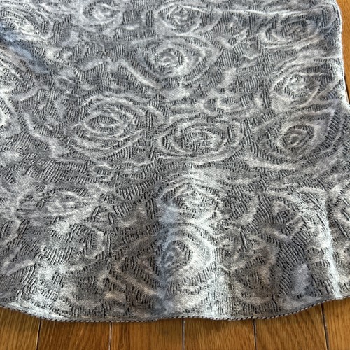 New NWT White House Black Market Gray Sleeveless Rose Jacquard Peplum Top Sz XS - Picture 2 of 6
