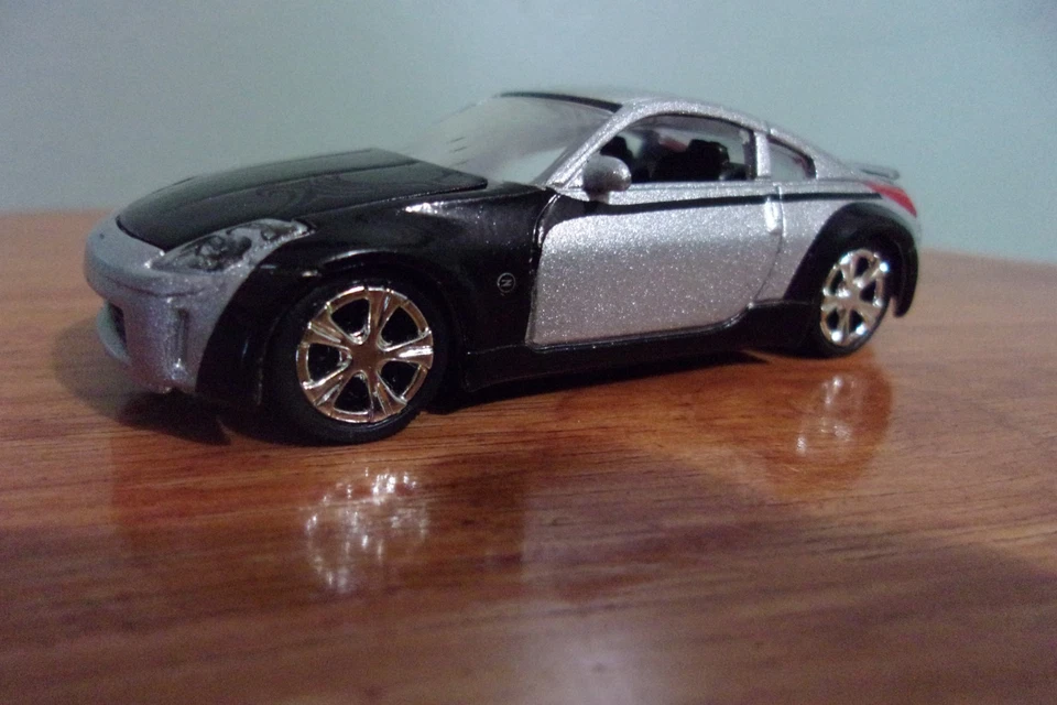 ERTL Fast & Furious Tokyo Drift 2003 Nissan 350Z 1:64 Joyride Racing Champions - Image 3 of 4