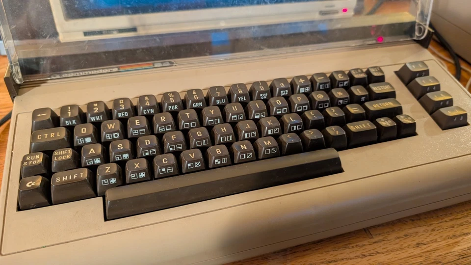 Commodore 64 C64 mit 154i Laufwerk, Datasette, Joysticks, riesiger ungetesteter Software Posten - Bild 4 von 4